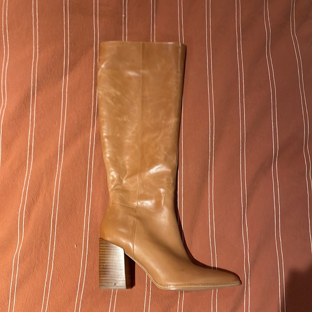 Beautiful tan leather knee high boots LIKE NEW